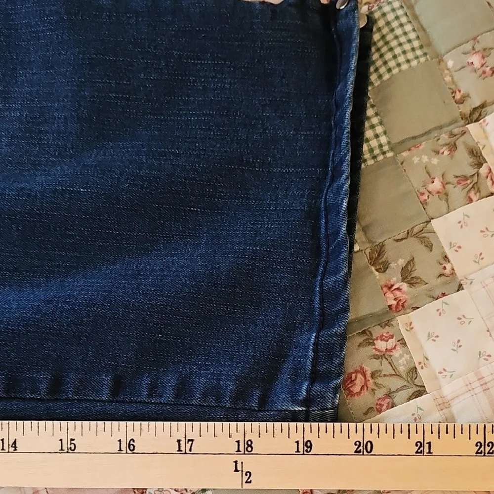 Gloria Vanderbilt Dark Wash Amanda Capri - Picture 8 of 8